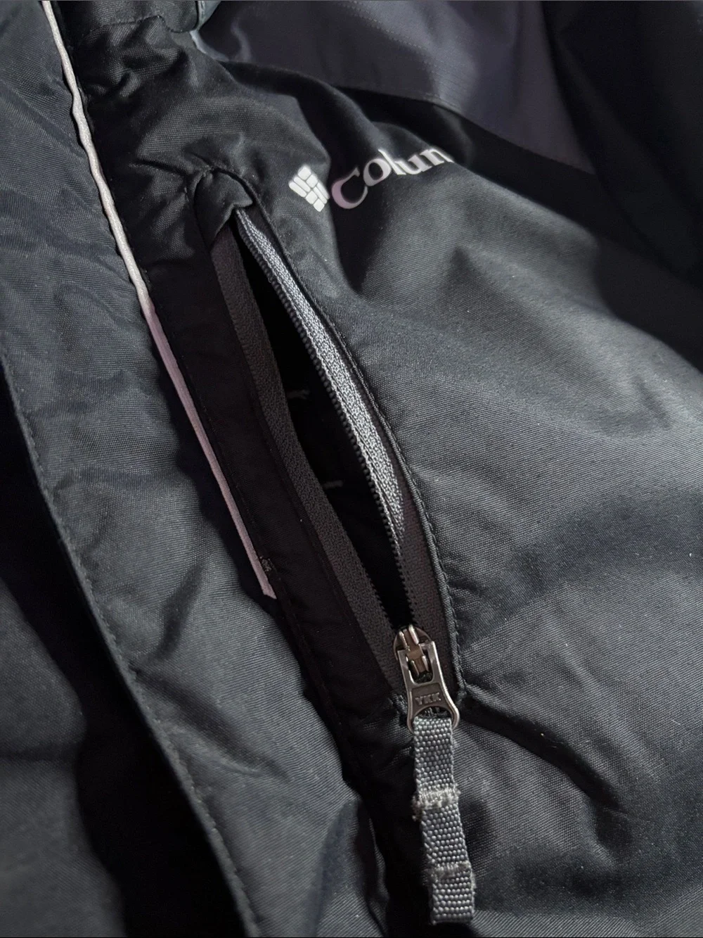 Columbia Boys (XS) Black & Gray Insulated Hooded Winter Jacket.